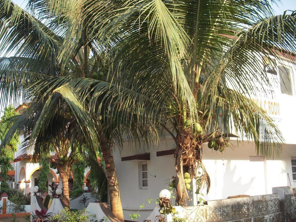 Sugar Plum Macedo Palms Bed & Breakfast Baga Exterior photo